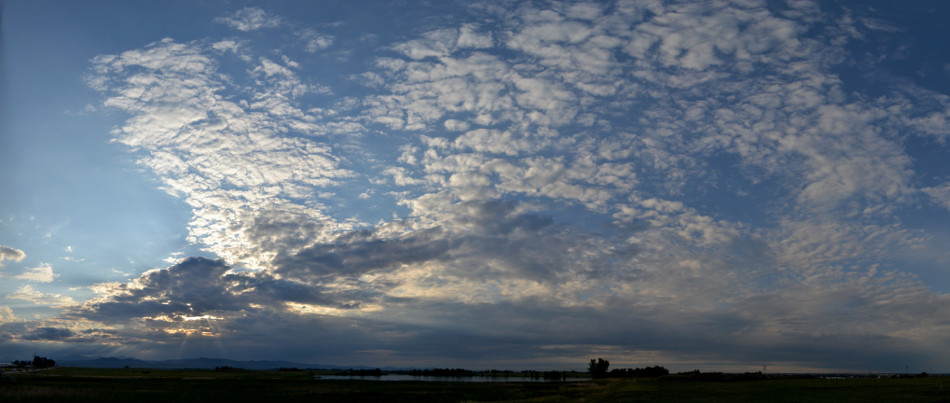 Crepuscular Rays before the Sunset 2